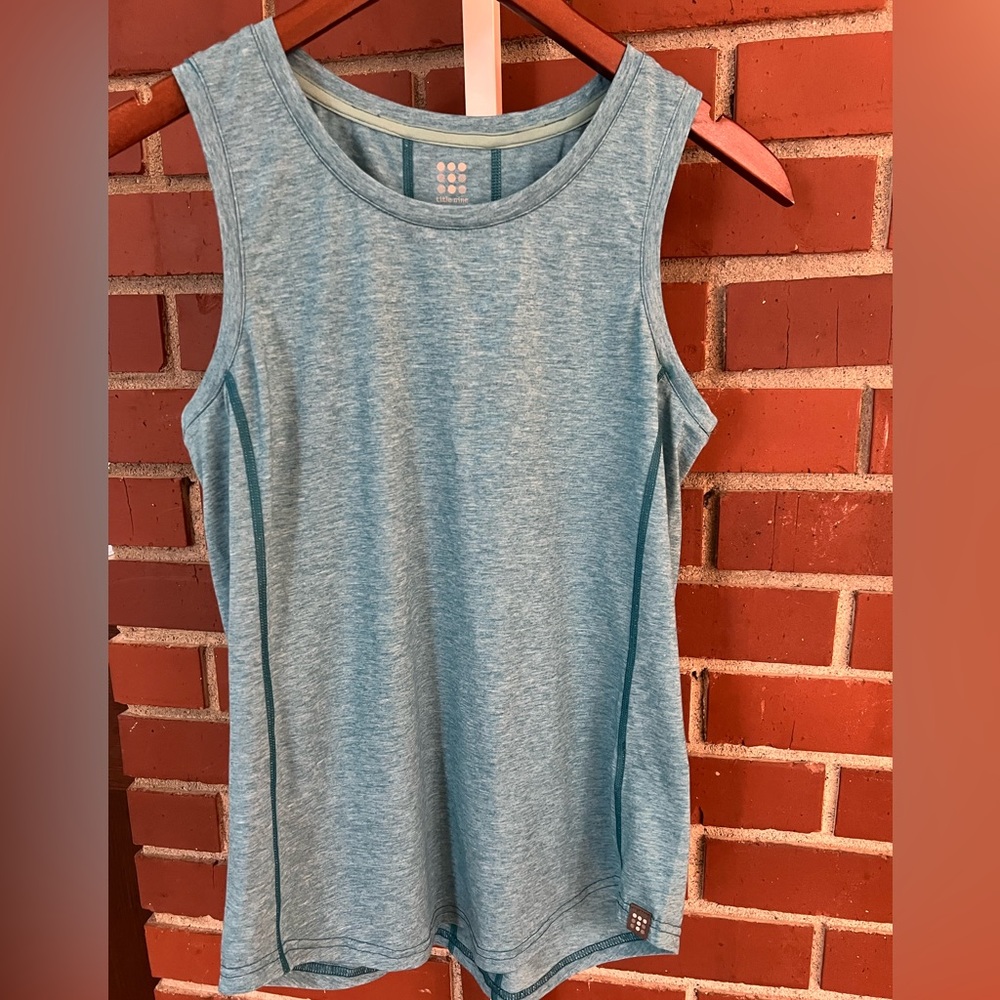 Title Nine Vibe Tank EUC